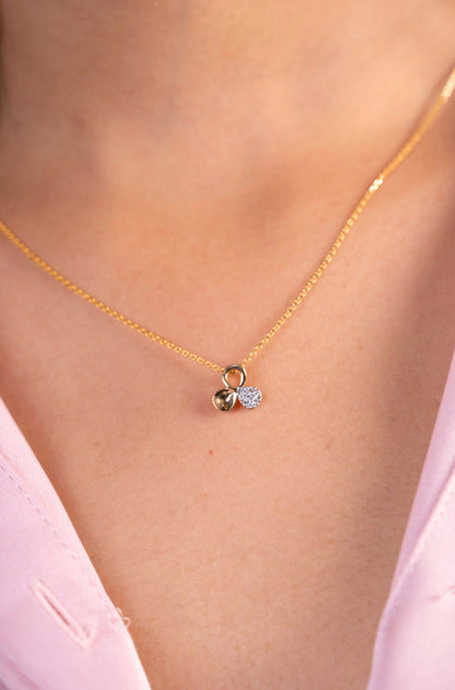 Embrace everyday elegance with our charming 18kt gold Floret Diamond Locket. Featuring a sparkling diamond and floral design, this enchanting piece adds a touch of sophistication to any occasion, from casual outings to formal events. Priced affordably under 10,000, it's the perfect gift for her or a delightful treat for yourself.