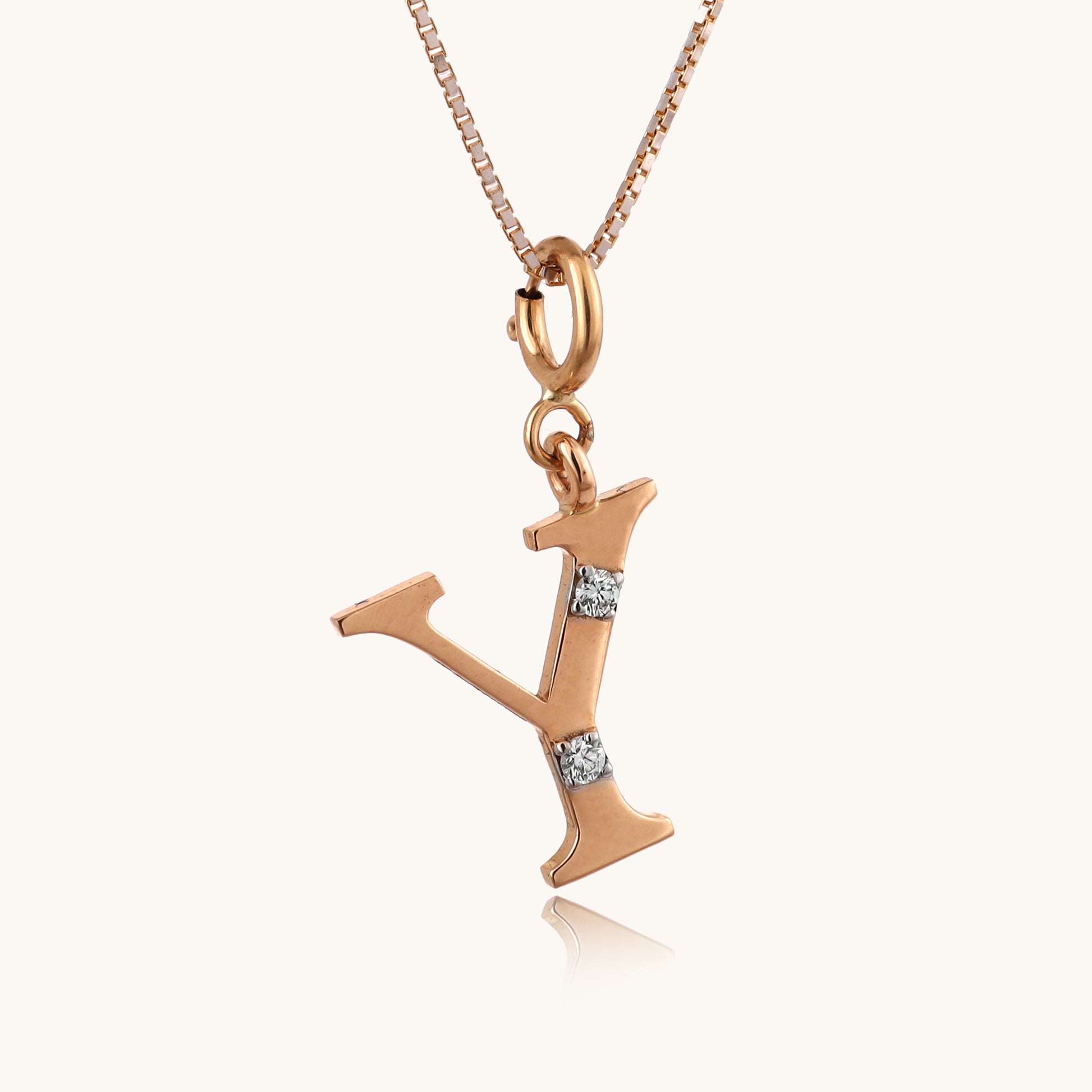 18kt gold initial "Y" pendant with VVS diamonds under 15,000—stylish, affordable fine jewellery for everyday wear.