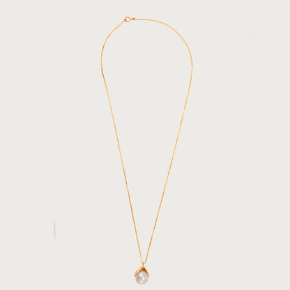 18kt gold Pearl Pop Necklace—stylish fine jewellery under ₹50,000 for women.