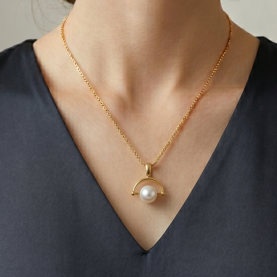 Arch Pearl Pendant