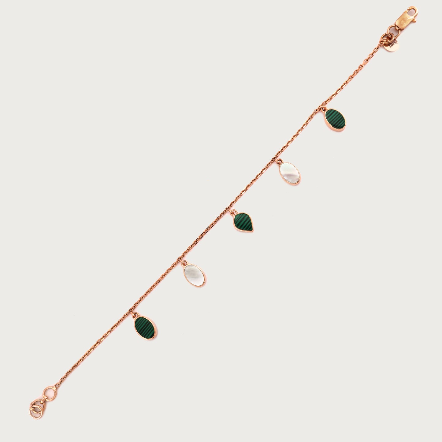 18kt gold teardrop bracelet. Fine jewellery under ₹50,000. Chic, graceful, gift-worthy.