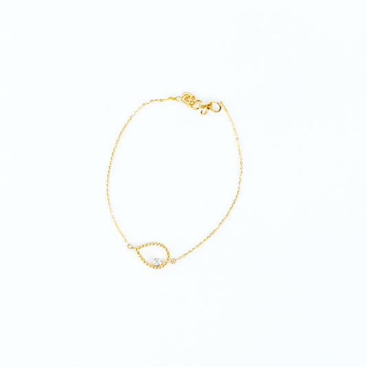  18kt Gold Pear Diamond Bracelet for women under 30,000. Delicate jewellery for everyday elegance. Gift a touch of brilliance to her to elevate her 9 to 5 look effortlessly.