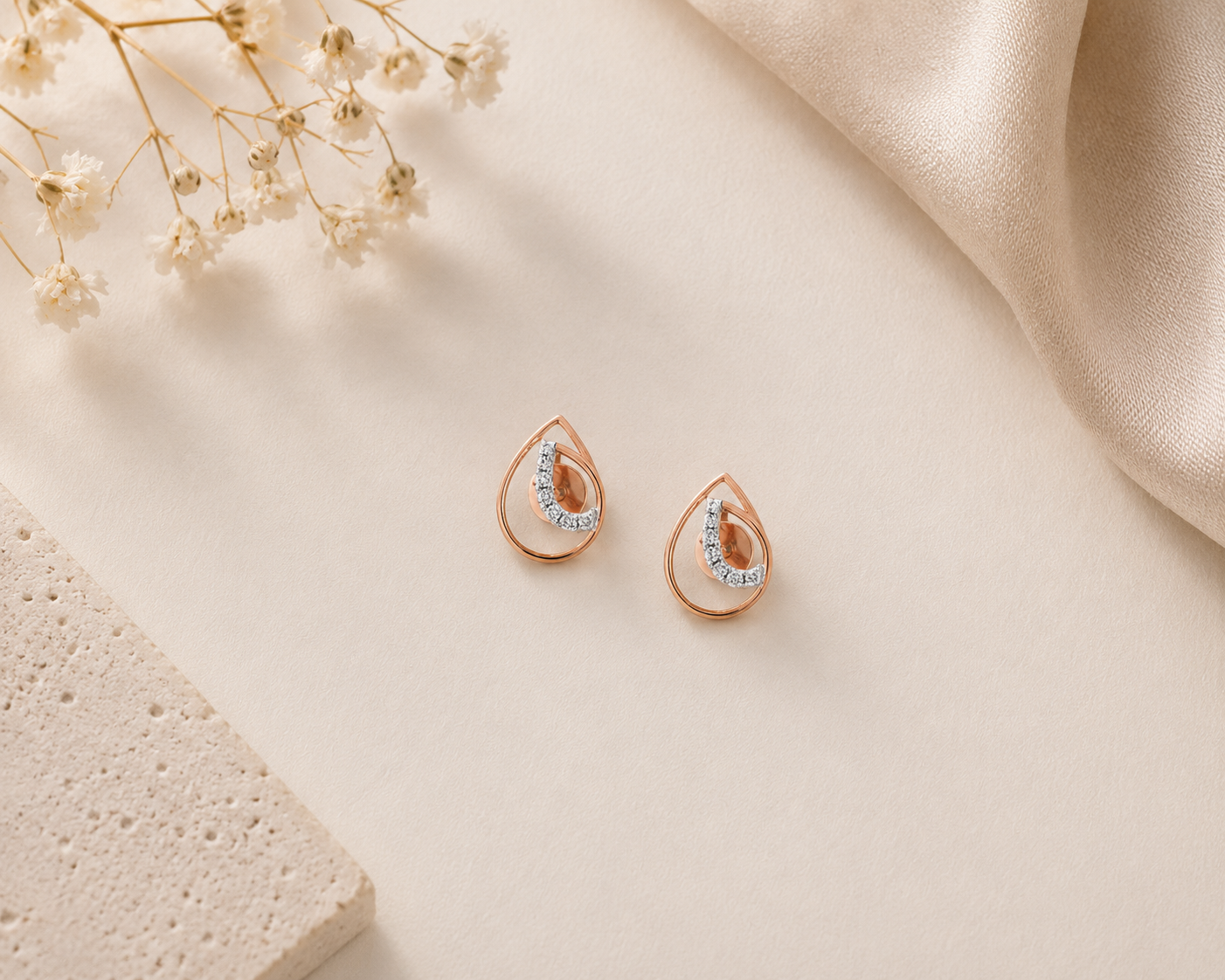Curvy Diamond Earring