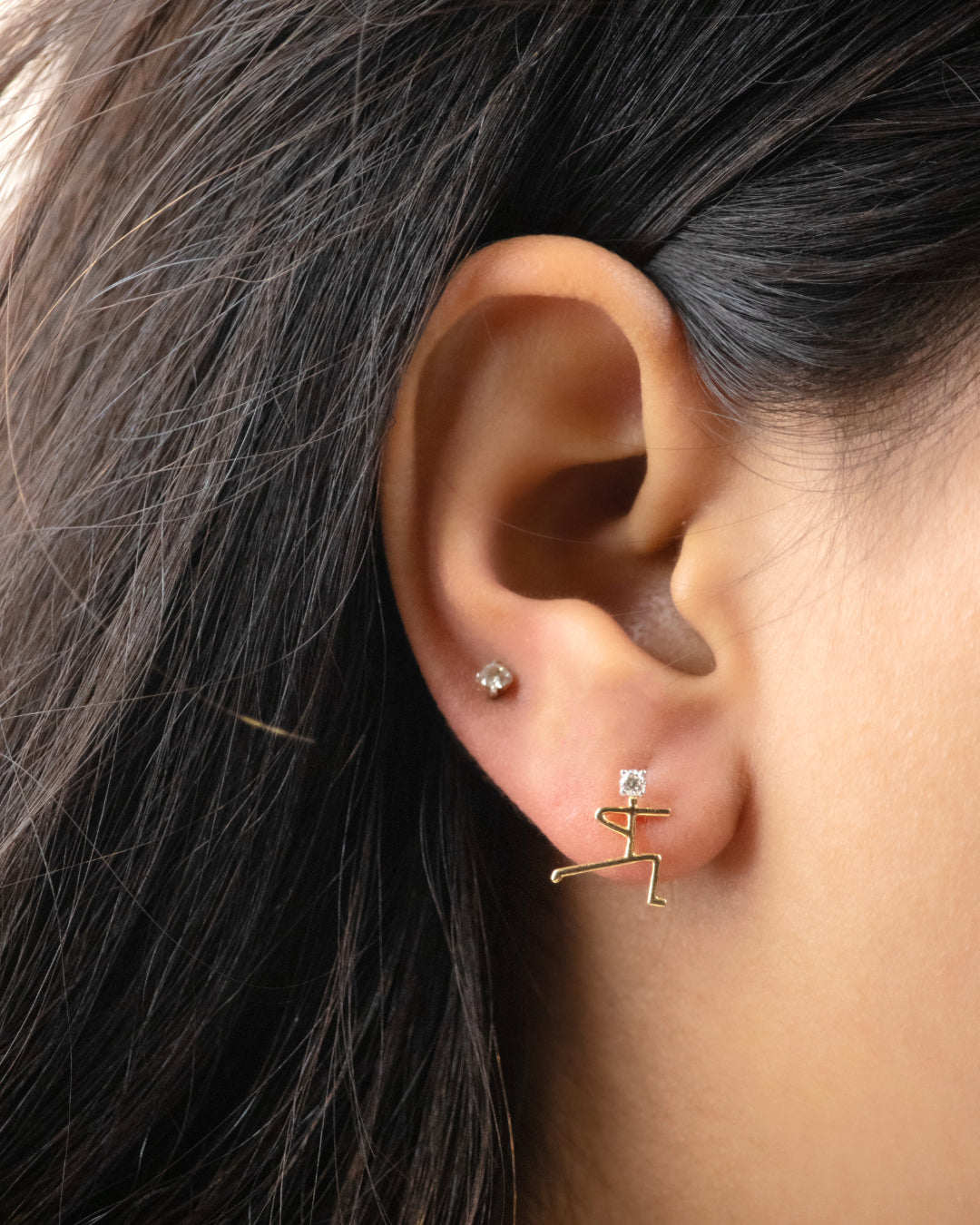 Adorn yourself with human diamond earring made with 18 kt gold. Designed for daily wear, it effortlessly enhances any attire. A perfect gift idea for her, this affordable collection adds a touch of sophistication to everyday wear. Elevate your 9 to 5 look with this under 30,000 collection, a must-have for any jewellery lover's wardrobe.