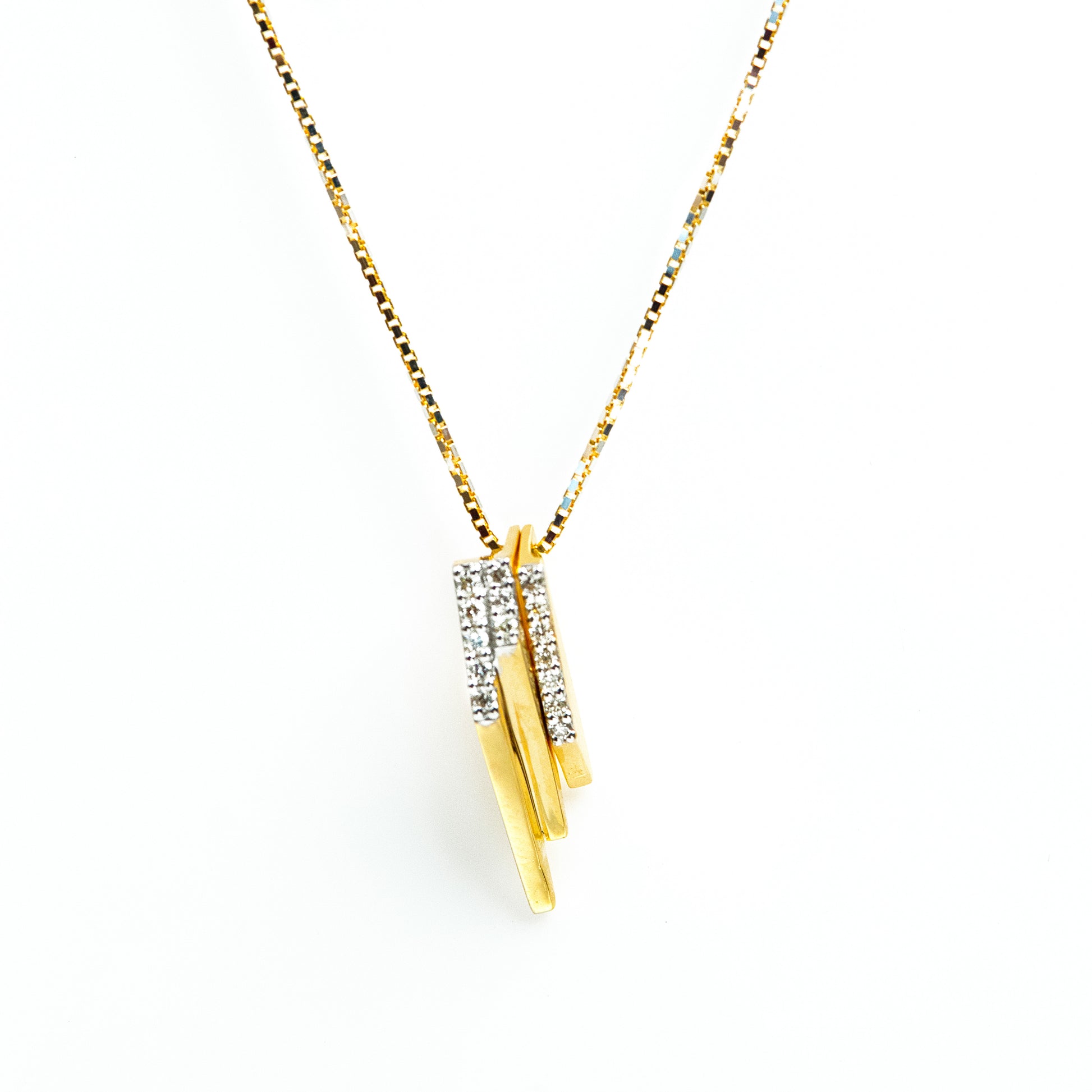 3D Diamond Pendant made with 18 kt Gold. Ideal for everyday wear for Women, this stunning pendant adds a touch of sophistication to any outfit. Great gift idea for her from our affordable luxury collection under 30,000.