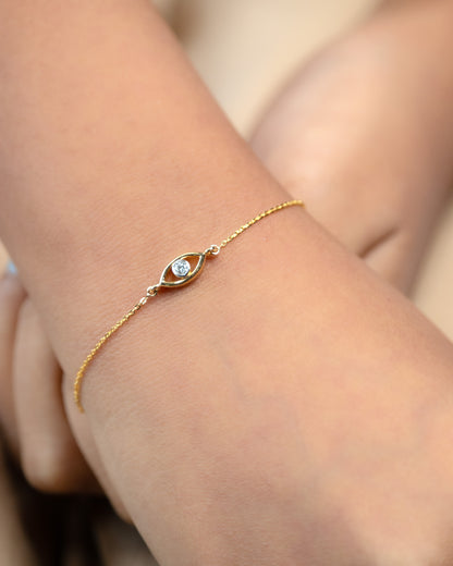 Chic and elegant evil eye diamond bracelet made with 18 kt gold for women. Gift this elegant jewellery piece to her for protection and positive energy with an affordable price under Rs. 30,000.