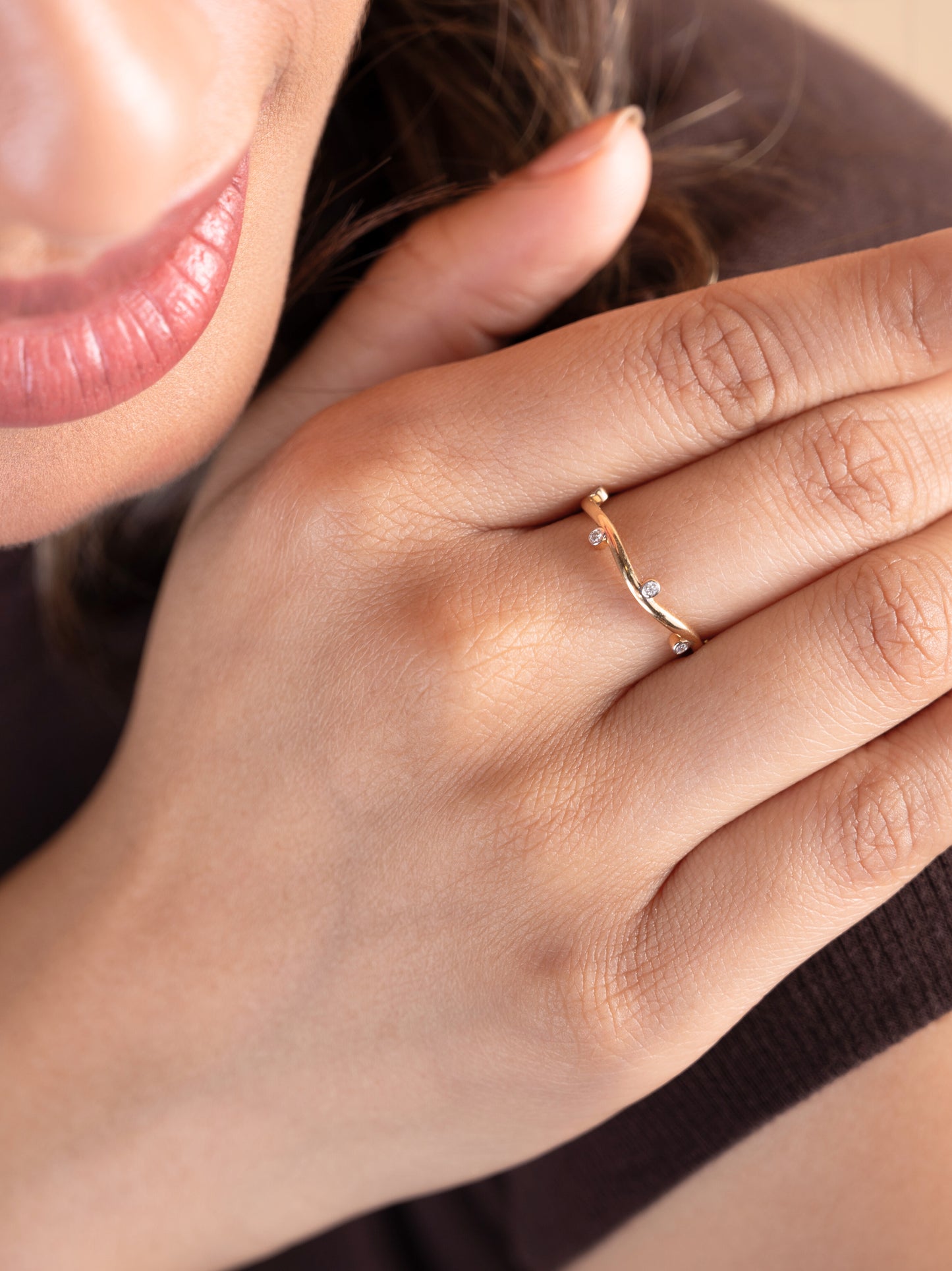 Elevate your everyday style with our 18kt gold Swivel Diamond Ring, adding a touch of elegance and movement to your ensemble. With its delicate diamond and versatile design, this unique ring effortlessly transitions from casual to work or everyday wear, making it a perfect gift for her under 30,000.