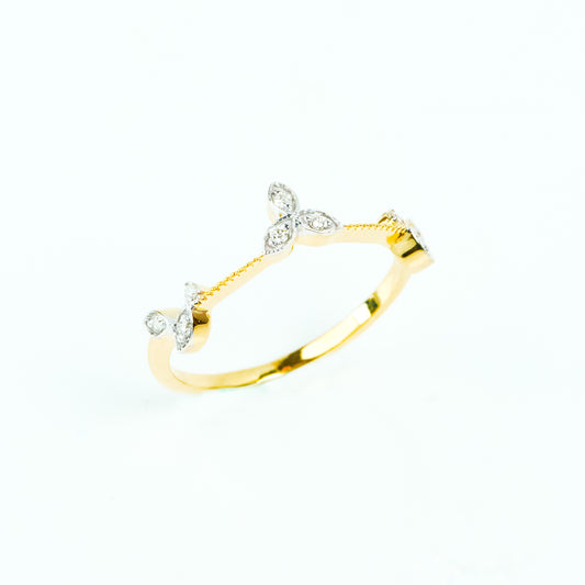 Caratly 18kt gold Entwined Flower Ring with three diamond floral clusters and textured vine band design, a minimal gift for her under 30,000