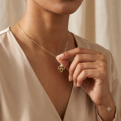 Gold open leaf-cluster pendant set with a sparkling diamond centre, priced under Rs. 20,000